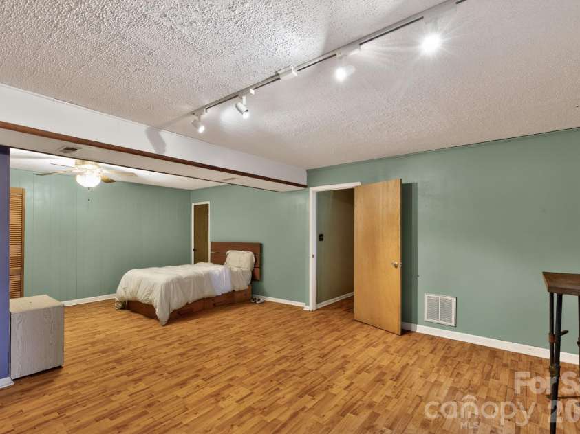 8 Shadywood Circle, Asheville, NC 28803.  MLS# CAR4350923, YatesRealty ID 19171. 