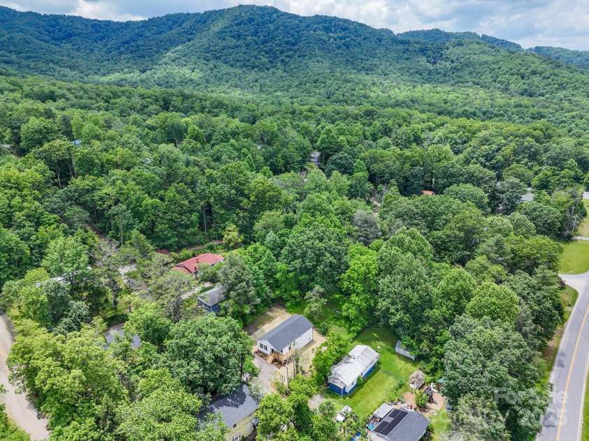15 Border Street, Black Mountain, NC 28711.  MLS# CAR4240142, YatesRealty ID 19172. 