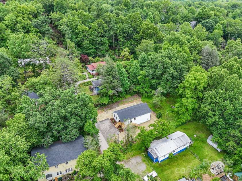 15 Border Street, Black Mountain, NC 28711.  MLS# CAR4240142, YatesRealty ID 19172. 