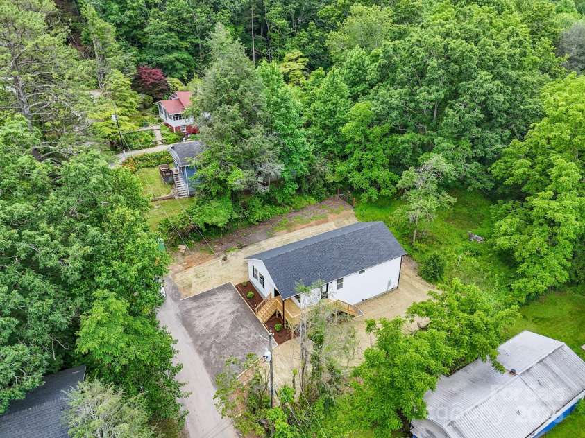 15 Border Street, Black Mountain, NC 28711.  MLS# CAR4240142, YatesRealty ID 19172. 