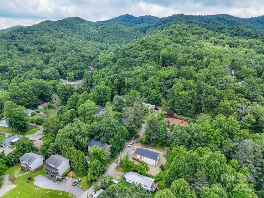15 Border Street, Black Mountain, NC 28711.  MLS# CAR4240142, YatesRealty ID 19172. 