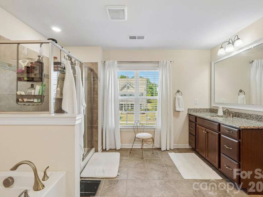 2006 Topaz Plaza, Davidson, NC 28036.  MLS# CAR4374298, YatesRealty ID 19173. 