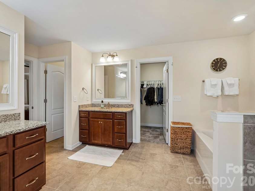 2006 Topaz Plaza, Davidson, NC 28036.  MLS# CAR4374298, YatesRealty ID 19173. 