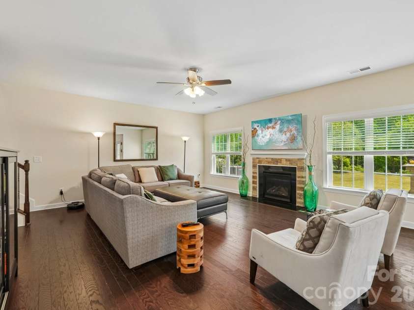 2006 Topaz Plaza, Davidson, NC 28036.  MLS# CAR4374298, YatesRealty ID 19173. 