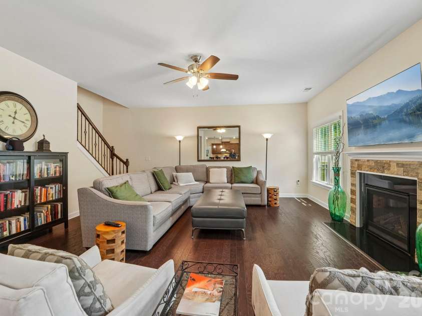 2006 Topaz Plaza, Davidson, NC 28036.  MLS# CAR4374298, YatesRealty ID 19173. 