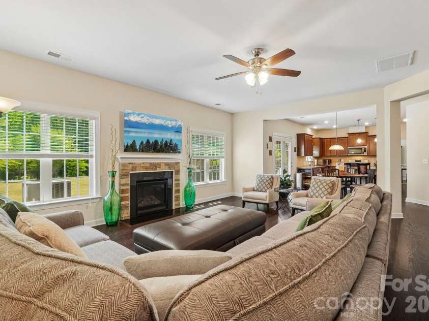 2006 Topaz Plaza, Davidson, NC 28036.  MLS# CAR4374298, YatesRealty ID 19173. 