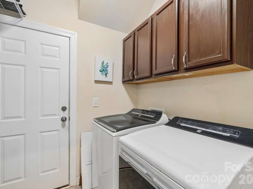 2006 Topaz Plaza, Davidson, NC 28036.  MLS# CAR4374298, YatesRealty ID 19173. 