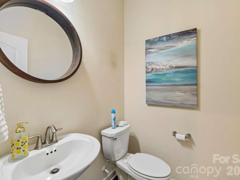 2006 Topaz Plaza, Davidson, NC 28036.  MLS# CAR4374298, YatesRealty ID 19173. 