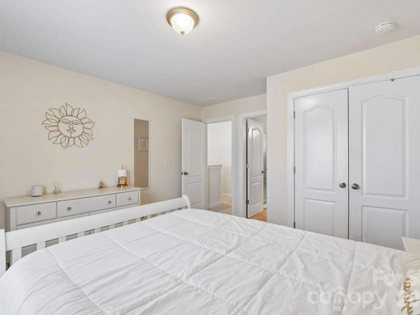 2006 Topaz Plaza, Davidson, NC 28036.  MLS# CAR4374298, YatesRealty ID 19173. 