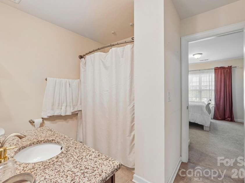 2006 Topaz Plaza, Davidson, NC 28036.  MLS# CAR4374298, YatesRealty ID 19173. 