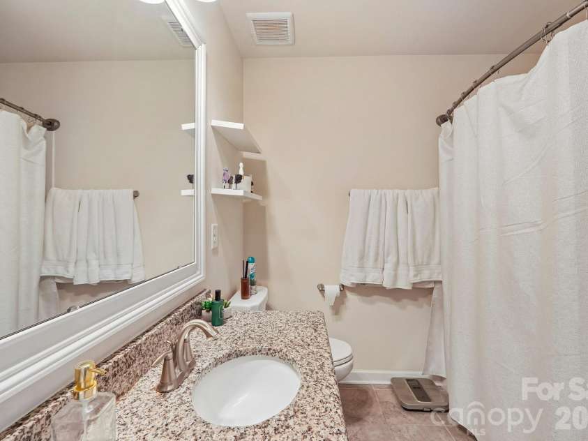 2006 Topaz Plaza, Davidson, NC 28036.  MLS# CAR4374298, YatesRealty ID 19173. 