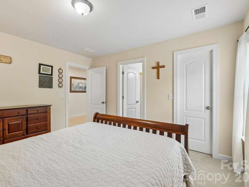 2006 Topaz Plaza, Davidson, NC 28036.  MLS# CAR4374298, YatesRealty ID 19173. 