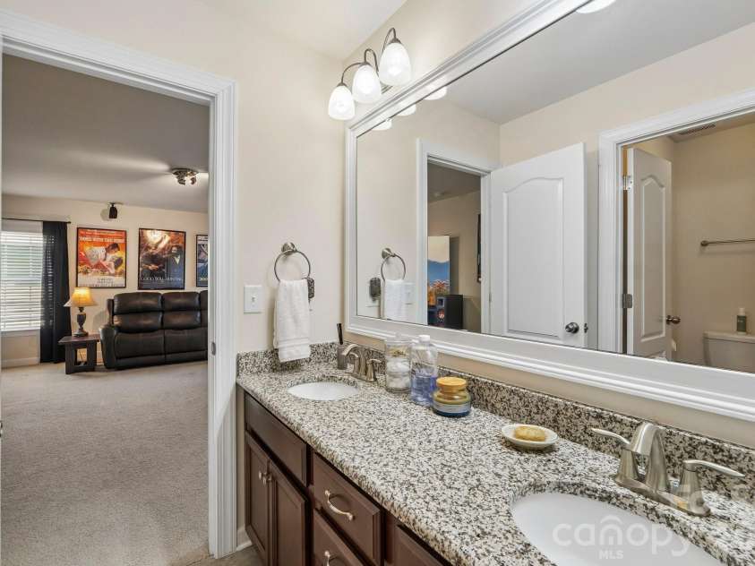 2006 Topaz Plaza, Davidson, NC 28036.  MLS# CAR4374298, YatesRealty ID 19173. 