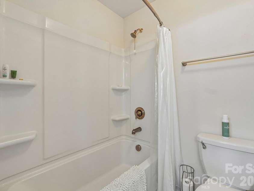 2006 Topaz Plaza, Davidson, NC 28036.  MLS# CAR4374298, YatesRealty ID 19173. 