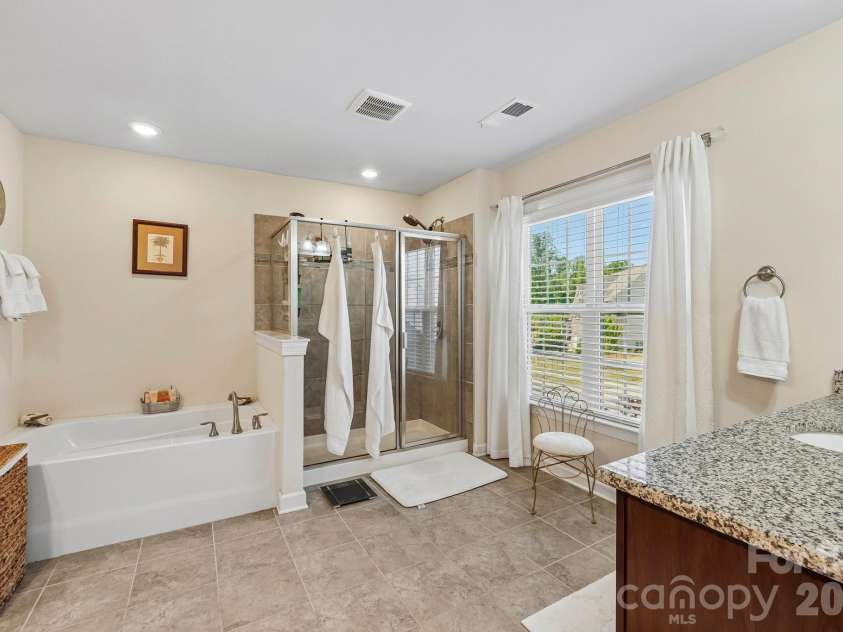 2006 Topaz Plaza, Davidson, NC 28036.  MLS# CAR4374298, YatesRealty ID 19173. 