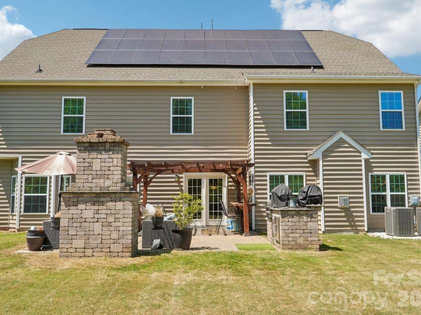 2006 Topaz Plaza, Davidson, NC 28036.  MLS# CAR4374298, YatesRealty ID 19173. 
