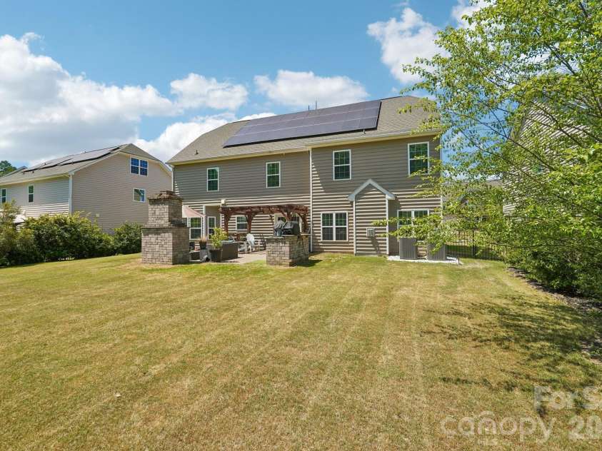 2006 Topaz Plaza, Davidson, NC 28036.  MLS# CAR4374298, YatesRealty ID 19173. 