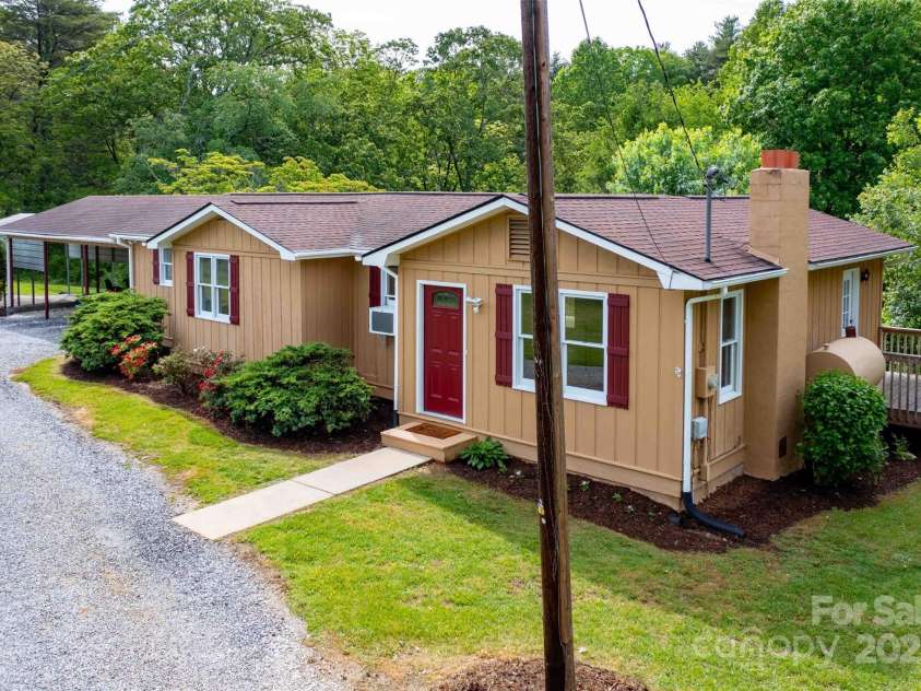 428 Jackson Road, Fletcher, NC 28732.  MLS# CAR4260323, YatesRealty ID 19174. 