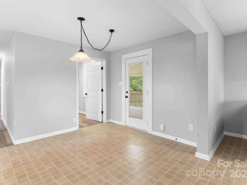 428 Jackson Road, Fletcher, NC 28732.  MLS# CAR4260323, YatesRealty ID 19174. 