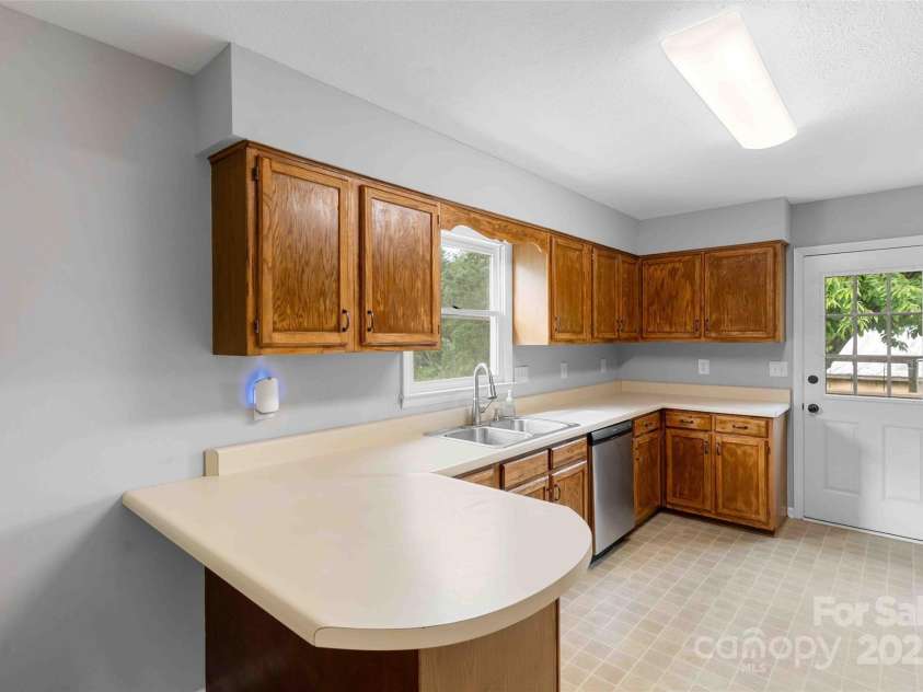 428 Jackson Road, Fletcher, NC 28732.  MLS# CAR4260323, YatesRealty ID 19174. 