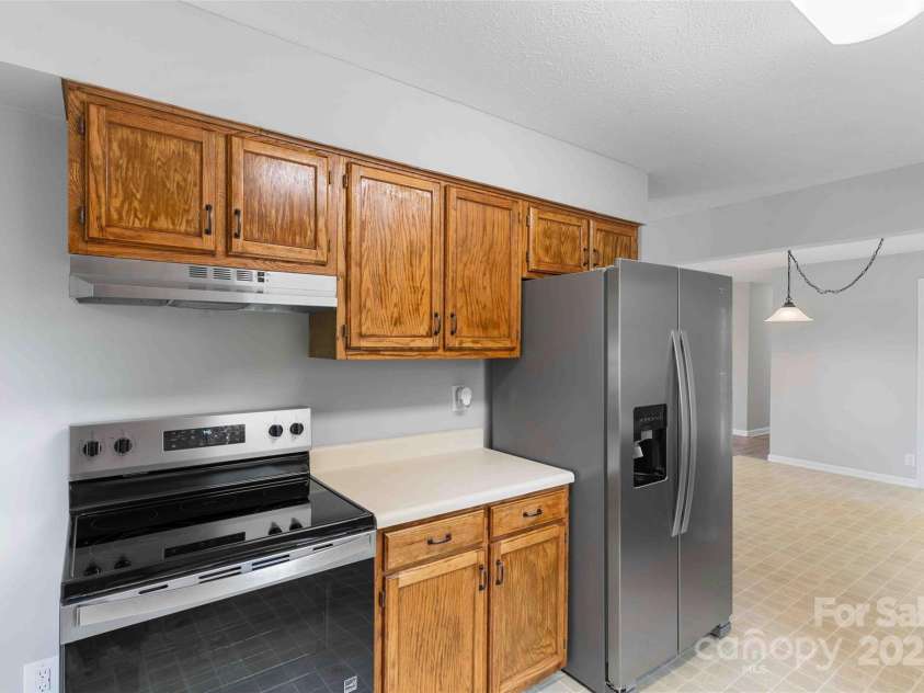 428 Jackson Road, Fletcher, NC 28732.  MLS# CAR4260323, YatesRealty ID 19174. 