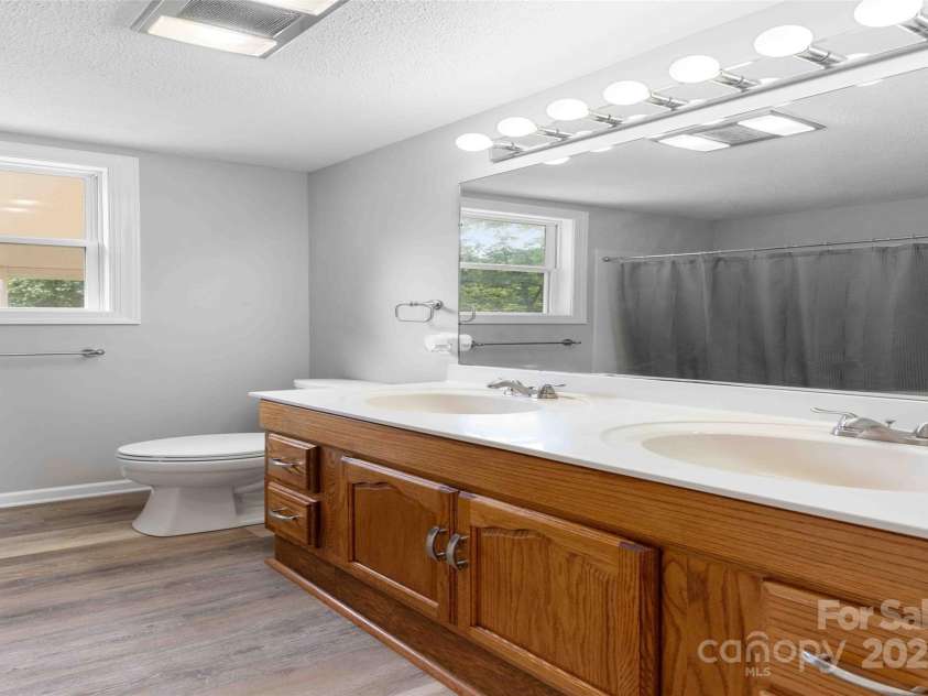 428 Jackson Road, Fletcher, NC 28732.  MLS# CAR4260323, YatesRealty ID 19174. 