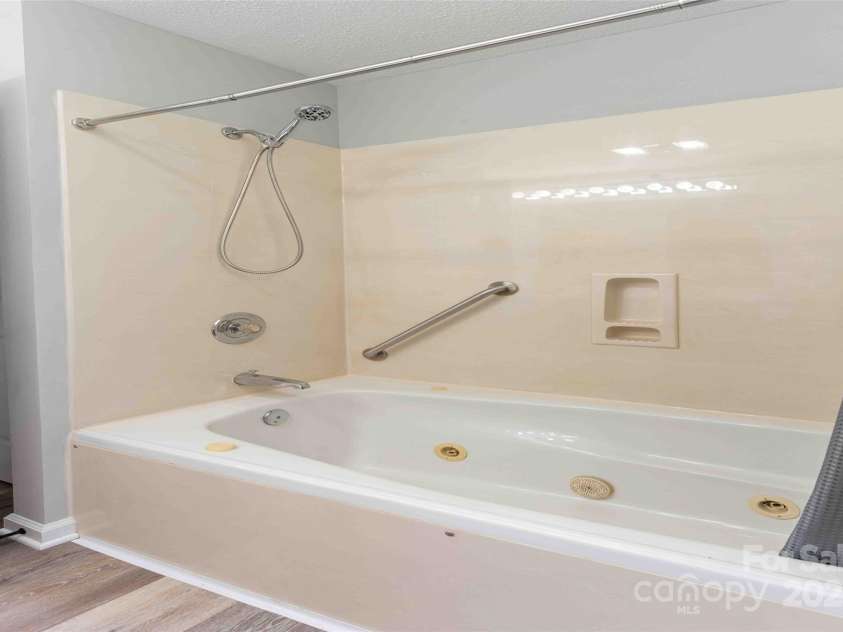 428 Jackson Road, Fletcher, NC 28732.  MLS# CAR4260323, YatesRealty ID 19174. 