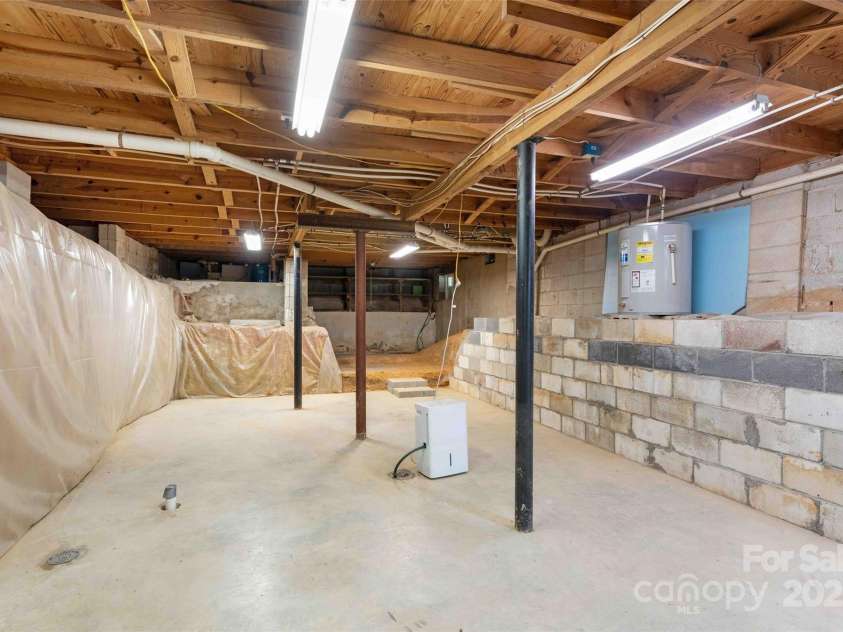 428 Jackson Road, Fletcher, NC 28732.  MLS# CAR4260323, YatesRealty ID 19174. 