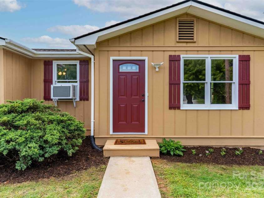 428 Jackson Road, Fletcher, NC 28732.  MLS# CAR4260323, YatesRealty ID 19174. 