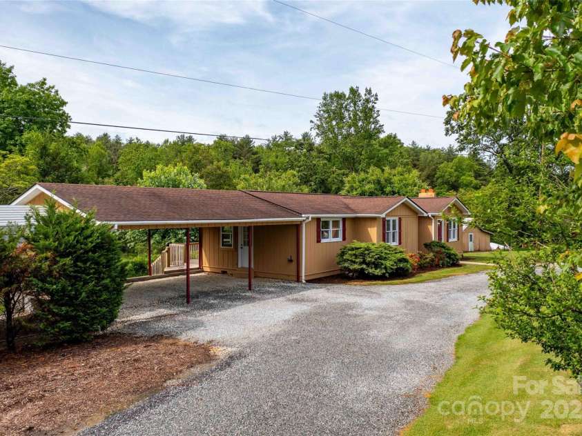428 Jackson Road, Fletcher, NC 28732.  MLS# CAR4260323, YatesRealty ID 19174. 