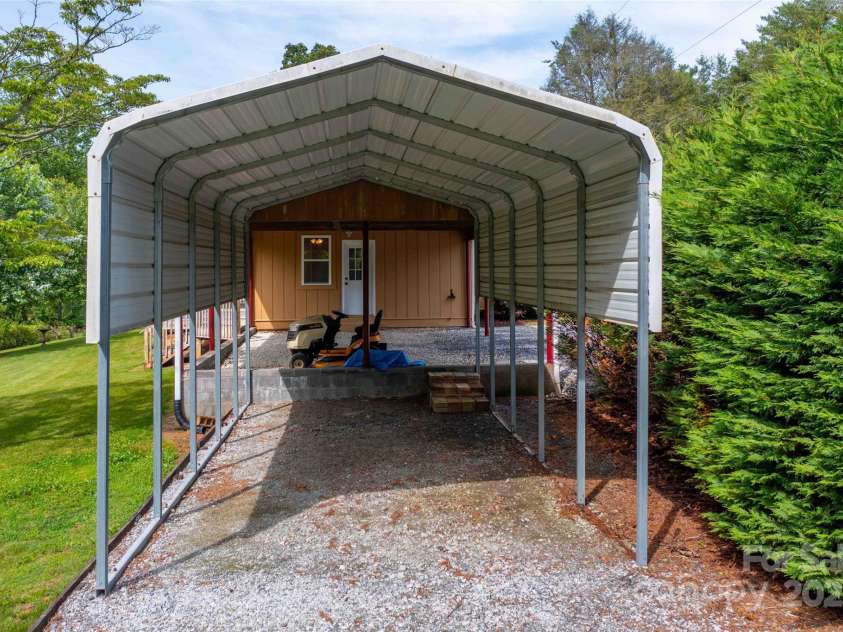 428 Jackson Road, Fletcher, NC 28732.  MLS# CAR4260323, YatesRealty ID 19174. 