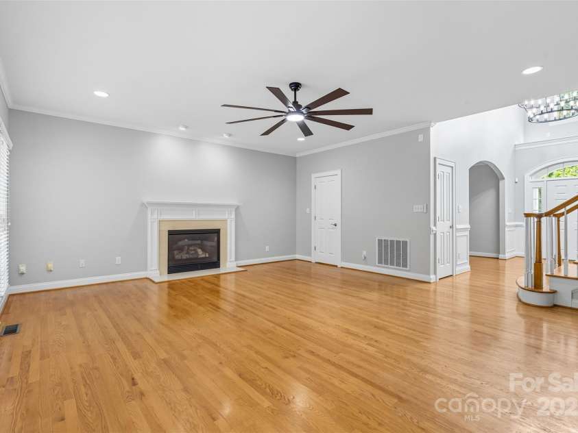 11139 Tradition View Drive, Charlotte, NC 28269.  MLS# CAR4306153, YatesRealty ID 19175. Living room