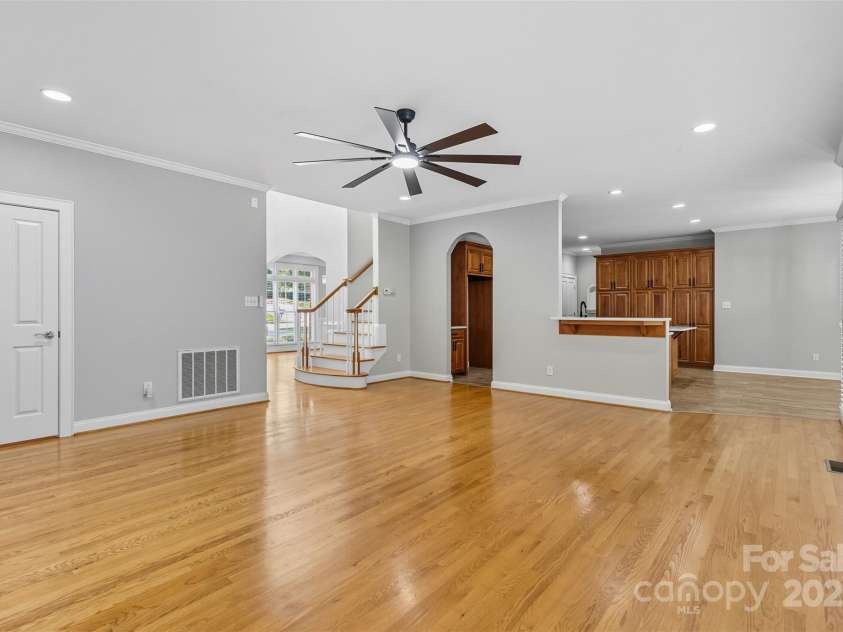11139 Tradition View Drive, Charlotte, NC 28269.  MLS# CAR4306153, YatesRealty ID 19175. Living Room