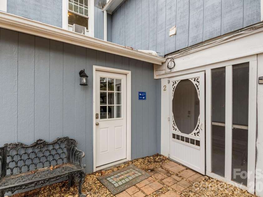 33 Vance Avenue, Black Mountain, NC 28711.  MLS# CAR4377818, YatesRealty ID 19175. #2 Entry