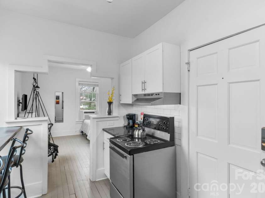 33 Vance Avenue, Black Mountain, NC 28711.  MLS# CAR4377818, YatesRealty ID 19175. #3 (upper level)
