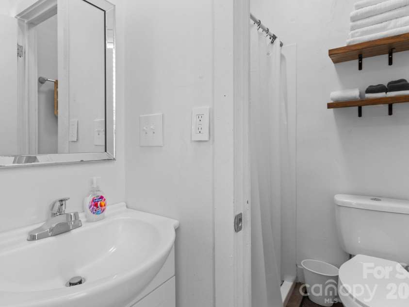 33 Vance Avenue, Black Mountain, NC 28711.  MLS# CAR4377818, YatesRealty ID 19175. #3 (upper level)