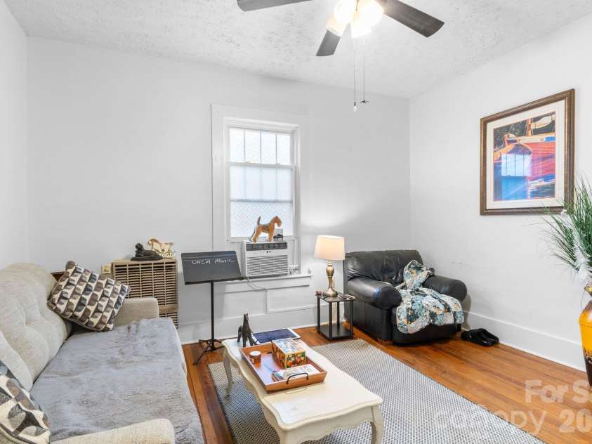 33 Vance Avenue, Black Mountain, NC 28711.  MLS# CAR4377818, YatesRealty ID 19175. #4 (upper level)