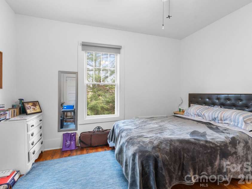 33 Vance Avenue, Black Mountain, NC 28711.  MLS# CAR4377818, YatesRealty ID 19175. #4 (upper level)