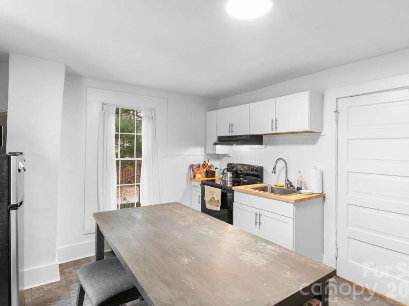 33 Vance Avenue, Black Mountain, NC 28711.  MLS# CAR4377818, YatesRealty ID 19175. #4 (upper level)
