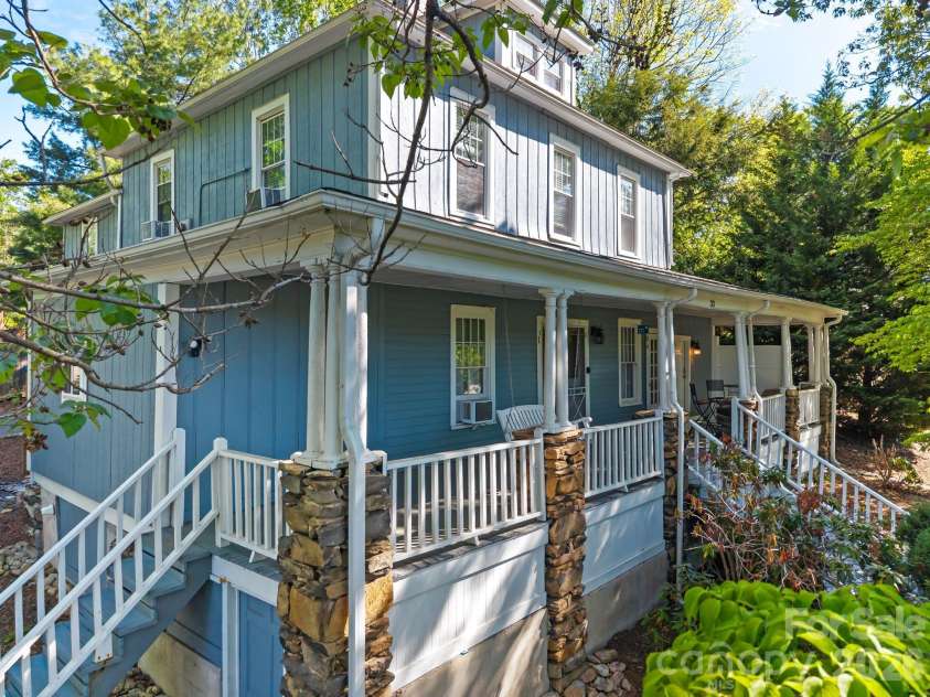 33 Vance Avenue, Black Mountain, NC 28711.  MLS# CAR4377818, YatesRealty ID 19175. 