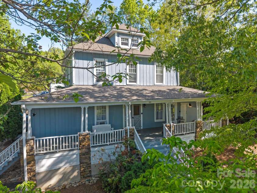 33 Vance Avenue, Black Mountain, NC 28711.  MLS# CAR4377818, YatesRealty ID 19175. 