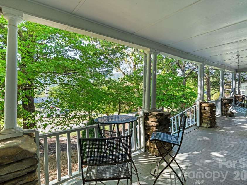 33 Vance Avenue, Black Mountain, NC 28711.  MLS# CAR4377818, YatesRealty ID 19175. 