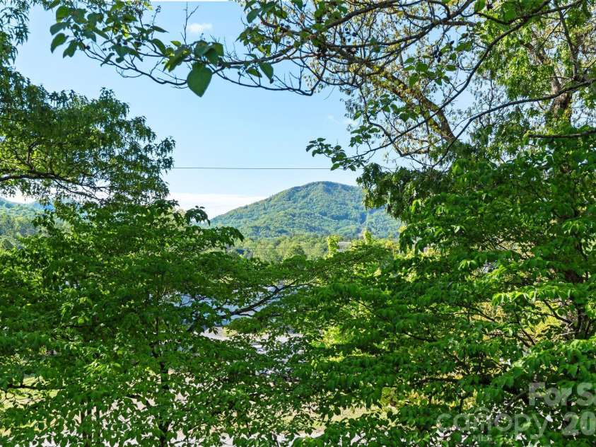 33 Vance Avenue, Black Mountain, NC 28711.  MLS# CAR4377818, YatesRealty ID 19175. 