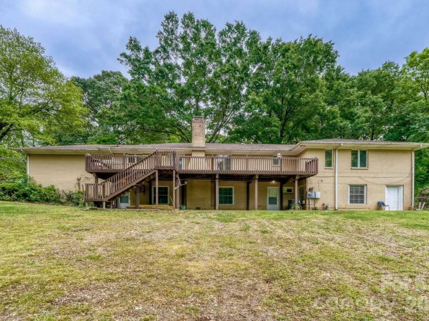 121 Edgerly Court, Charlotte, NC 28214.  MLS# CAR4377351, YatesRealty ID 19176. 