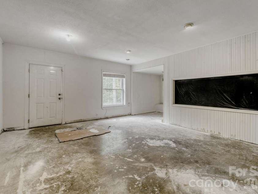 121 Edgerly Court, Charlotte, NC 28214.  MLS# CAR4377351, YatesRealty ID 19176. Basement Bedroom