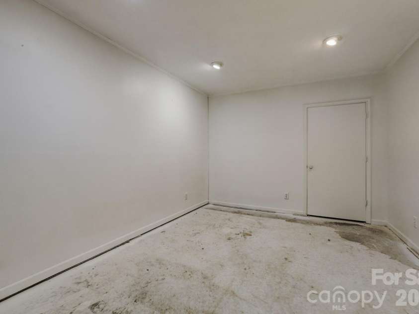 121 Edgerly Court, Charlotte, NC 28214.  MLS# CAR4377351, YatesRealty ID 19176. Basement Flex Room
