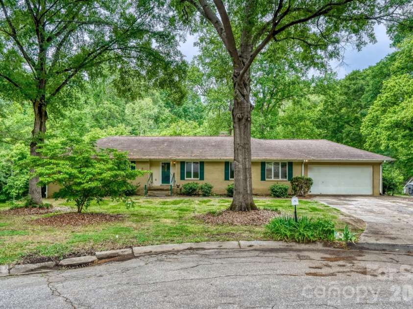 121 Edgerly Court, Charlotte, NC 28214.  MLS# CAR4377351, YatesRealty ID 19176. Front Exterior