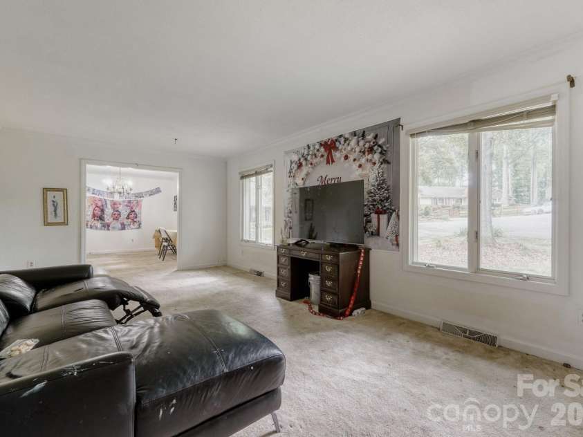 121 Edgerly Court, Charlotte, NC 28214.  MLS# CAR4377351, YatesRealty ID 19176. Front Living Room