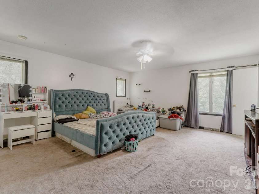 121 Edgerly Court, Charlotte, NC 28214.  MLS# CAR4377351, YatesRealty ID 19176. Primary Suite