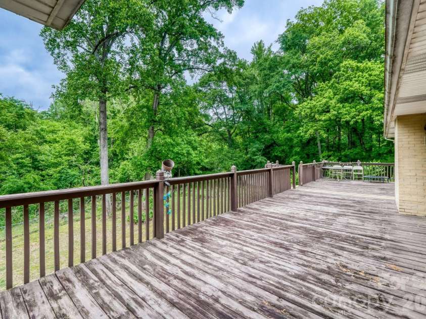 121 Edgerly Court, Charlotte, NC 28214.  MLS# CAR4377351, YatesRealty ID 19176. Upper Deck
